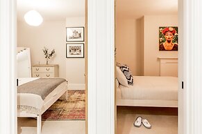 The Modern Classic - Contemporary & Elegant 3bdr Home