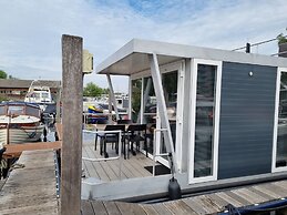 Houseboat Havana