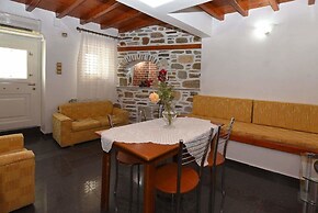 Akadia Syros