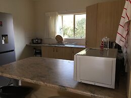 Tntee Apartments