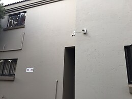 Tntee Apartments