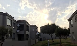 Tntee Apartments