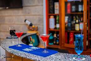 Tommy's Lounge