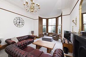 JOIVY 5 Bedroom Apt Near Meadows & George Square
