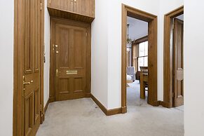 JOIVY 5 Bedroom Apt Near Meadows & George Square