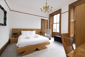 JOIVY 5 Bedroom Apt Near Meadows & George Square