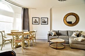 JOIVY Luxury George Street Apartments: Forth Suite