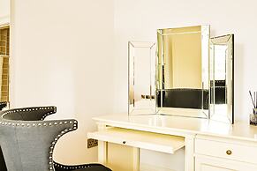 JOIVY Luxury George Street Apartments: Forth Suite
