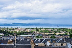 JOIVY Luxury George Street Apartments: Forth Suite