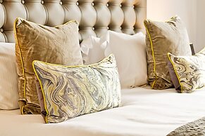 JOIVY Luxury George Street Apartments: Forth Suite