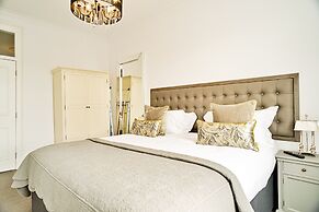 JOIVY Luxury George Street Apartments: Forth Suite