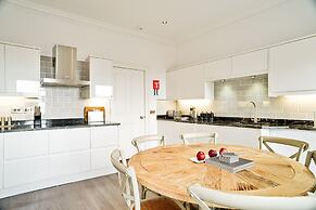 JOIVY Luxury George Street Apartments: Forth Suite
