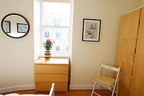 JOIVY Bright New Town 2 bed Apt - 5 Mins to Princes St