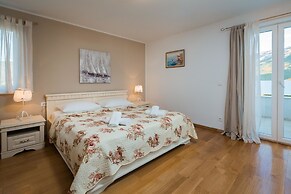 Stunning Villa Sofia With Heated Pool IN Split Hinterland