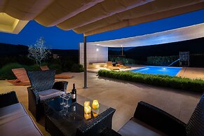 Stunning Villa Sofia With Heated Pool IN Split Hinterland