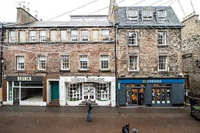 JOIVY Perfect Location! Charming Rose St Apt for Couples