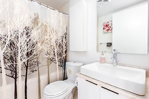 TopLine Suites - Ice Condos