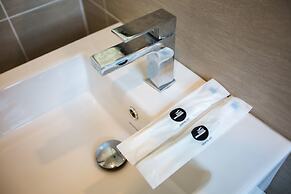 OwnAStay Midhill by Symphony Suite