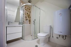 Luna Rooms and Studios