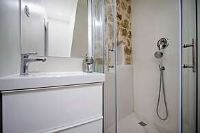 Luna Rooms and Studios