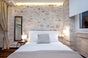 Luna Rooms and Studios