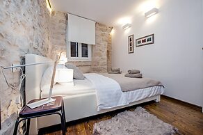 Luna Rooms and Studios