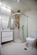 Luna Rooms and Studios