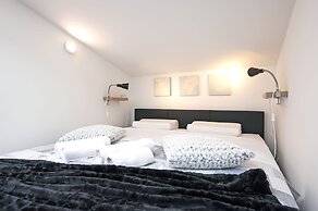 Lakovich Sea View Apartments