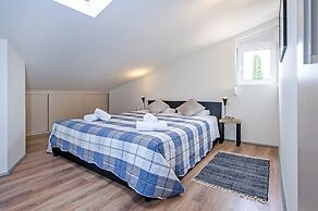 Lakovich Sea View Apartments