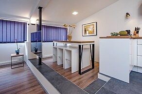 Lakovich Sea View Apartments