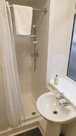 Hotel 242