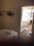 Hotel 242