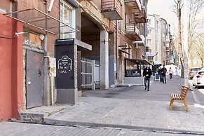 Flatsis Apartment Bazhanova 12