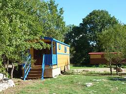 La Grange d'Emile Gites, Roulottes et Piscine