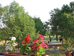 La Grange d'Emile Gites, Roulottes et Piscine