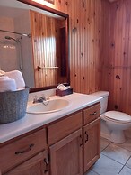 Anne's Windy Poplars Cottage Resort