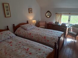 300 Year old Tradition Irish Cottage