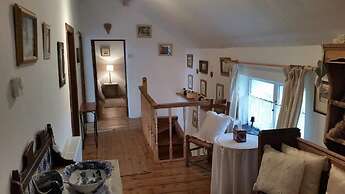 300 Year old Tradition Irish Cottage