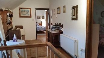 300 Year old Tradition Irish Cottage