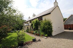 300 Year old Tradition Irish Cottage
