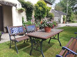 300 Year old Tradition Irish Cottage