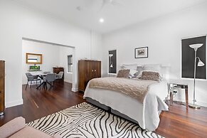 Deco Beach Luxury Apartments