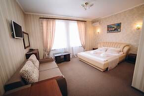 Hotel Complex Globus