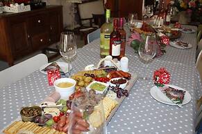Mirabel Guesthouse
