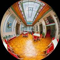 R10 Hostal - Hostel