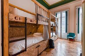 R10 Hostal - Hostel