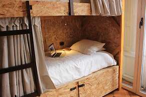 R10 Hostal - Hostel