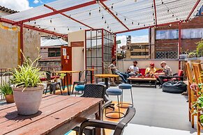 R10 Hostal - Hostel