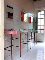 R10 Hostal - Hostel