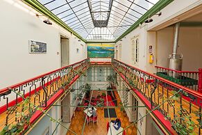 R10 Hostal - Hostel